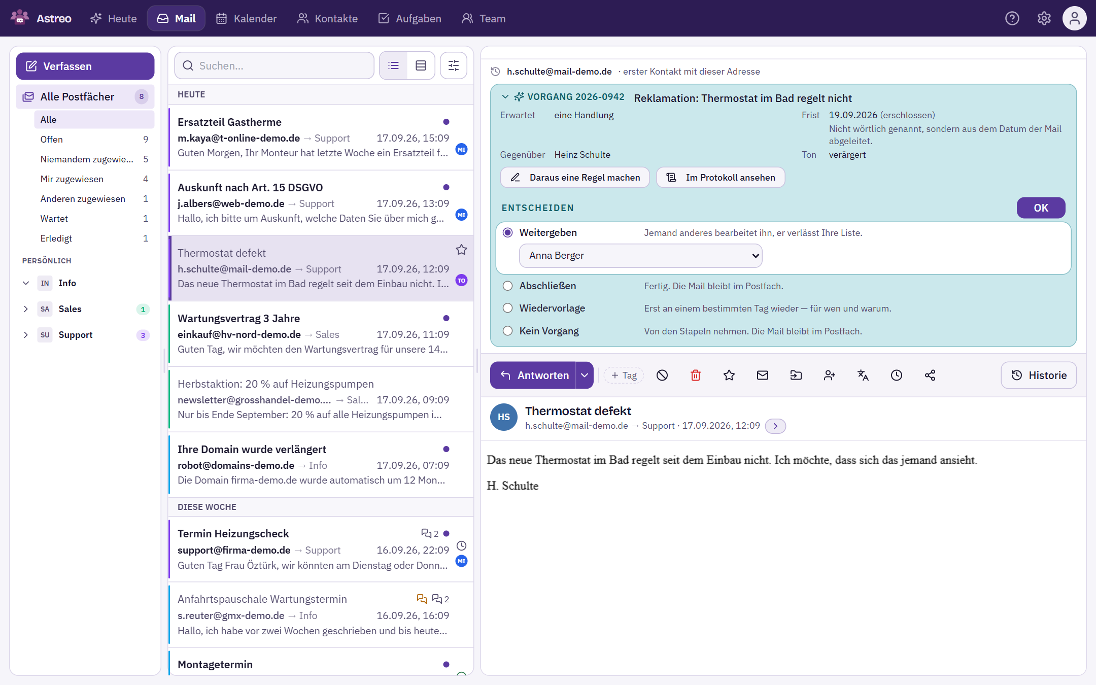 Mailansicht mit Postfächern und Sichten links, Thread-Liste in der Mitte und geöffneter Mail rechts