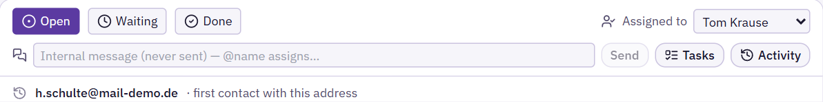 Open mail in a team inbox with state, assignment and the chat line in the header
